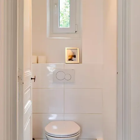 Ney - 2 Bedrooms 1 Living *