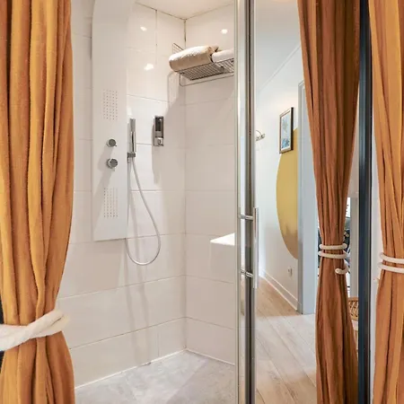 Ney - 2 Bedrooms 1 Living Parigi