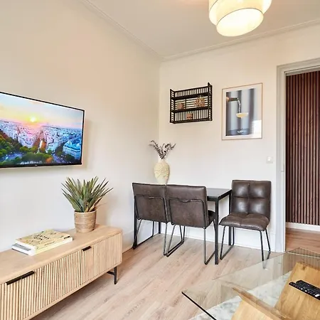 Ney - 2 Bedrooms 1 Living Apartment *